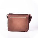 Funktionell, zeitlos, elegante Messenger Bag aus braunen Korkleder und braunen Outdoorstoff Hinteransicht