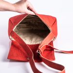 Tasche Elegance aus rotem Korkstoff von Q.Linda Manufaktur Innenansicht