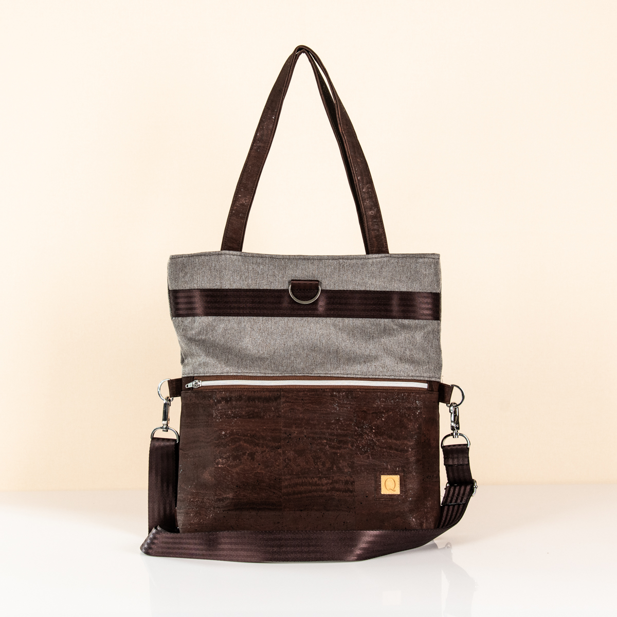 01_25_01 Carli 3 in 1 Tasche in Braun Meliert Braun. Handgefertigte Tasche von Q.Linda Manufaktur Ansicht vorne