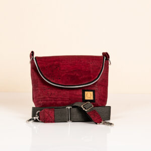 Handtasche Ruby in weinrot. Handgefertigte Tache von Q.Linda Manufaktur Ansicht vorne.