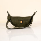 Moon Bag "LaLuna" in grün. Handgefertigte Tasche von Q. Linda Manufaktur Ansicht vorne.